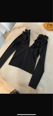 Schwarzes Rüschen Oberteil, Grösse XS, Herbst Style!