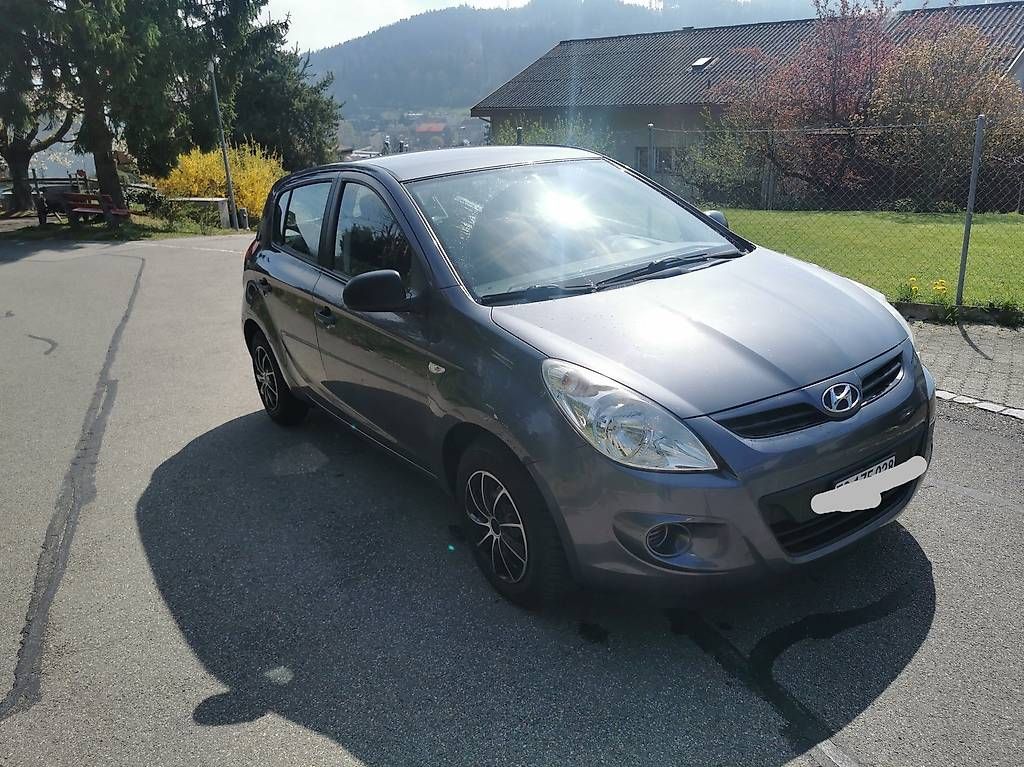 Autos: Hyundai i 20 Grau met. – Gebraucht aus Balterswil von Toyo2