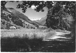 Klosters Diethelmpromenade mit Silvretta