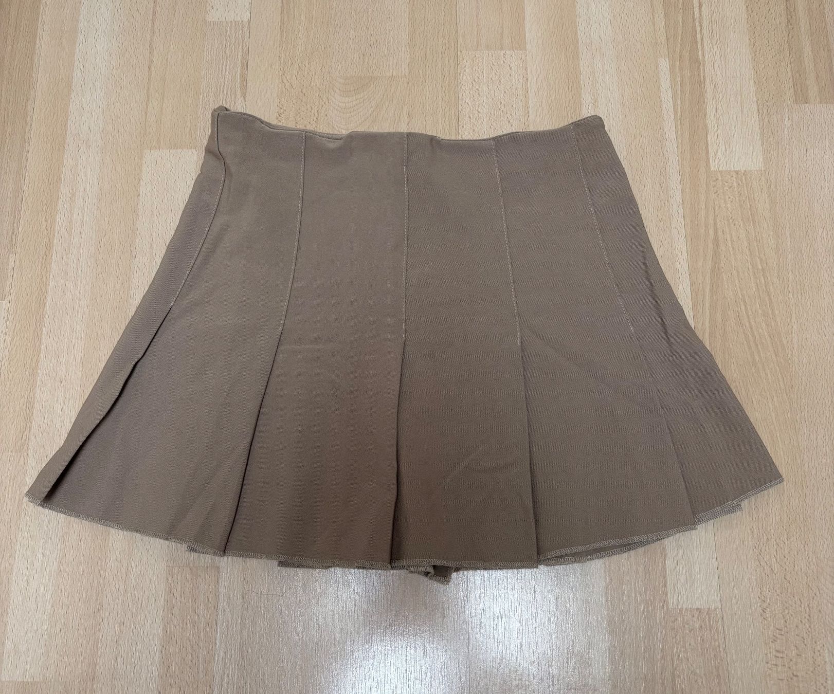 Röcke: Mini Rock - Plissé - beige - Grösse S – Gebraucht aus Zofingen von Justizia_01
