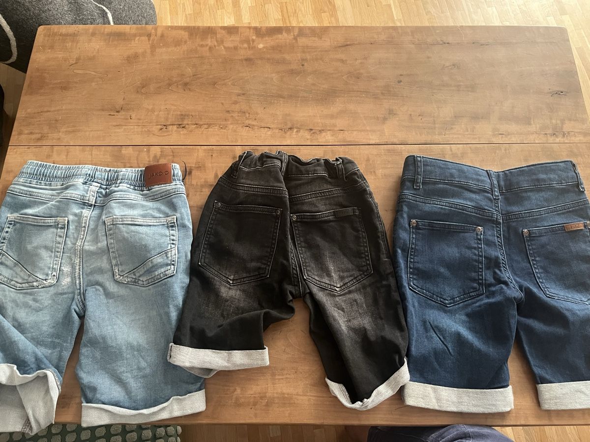 Lotti & Set di vestiti: 3x Kinder Shorts Jeans Gr. 134 – Usato da St. Gallen venduto da chrismotov 1