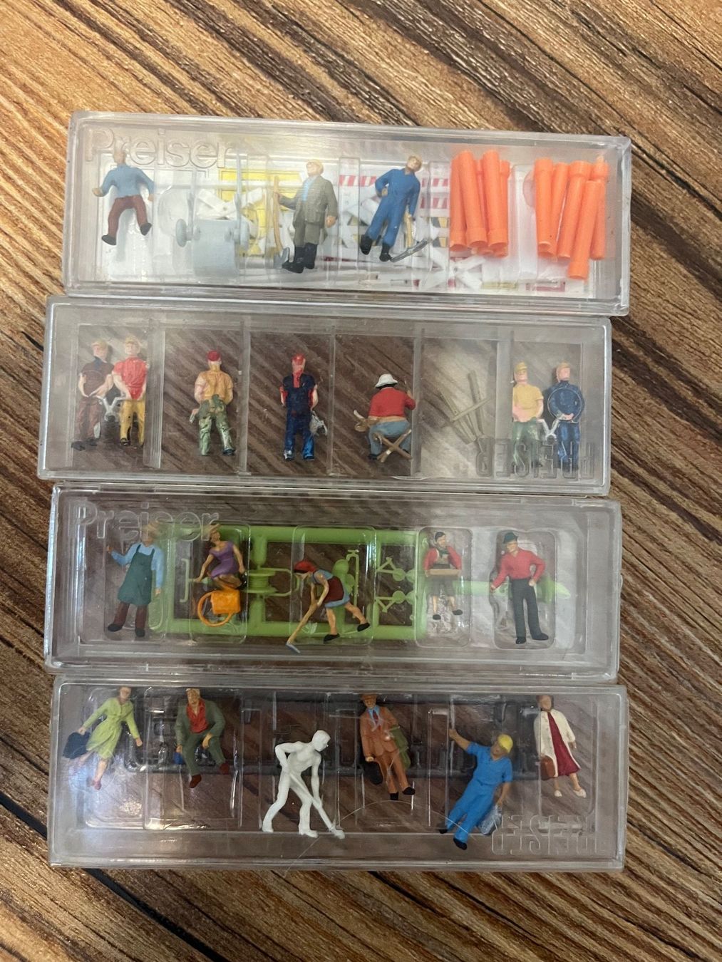 Preiser Modellbausätze & Standmodelle: Preiser H0 Figuren Set (4 Boxen) – Gebraucht aus Hirzel von momo24Horgen