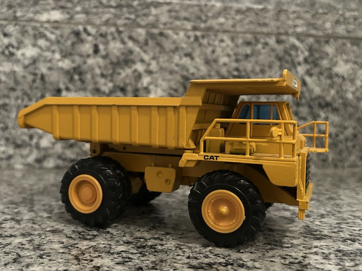Caterpillar Kit di modellismo & Modellini statici: Cat 769 C , NZG, 1:50 – Usato da Horw venduto da Tigercat635 3