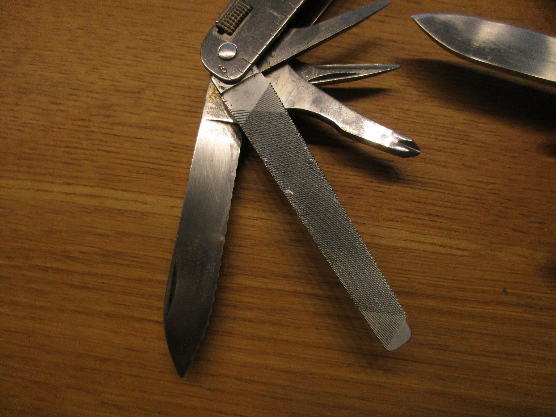 Victorinox Taschenmesser: Victorinox Multitool – Gebraucht aus Niederwil AG von Cembalo 8