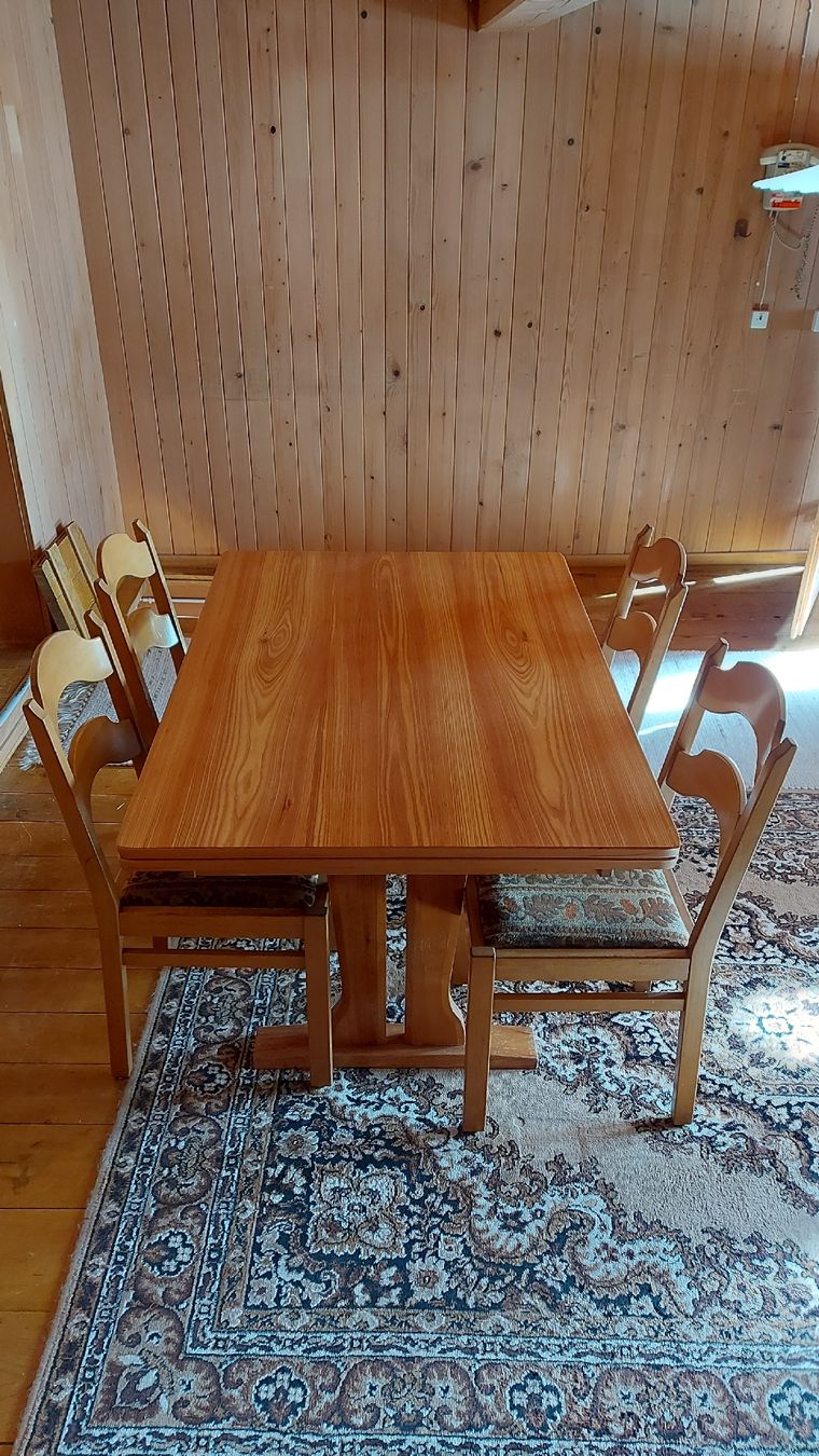 Tische: Antiker Tisch mit 4 Stühlen – Gebraucht aus Schwarzenegg von babale 2