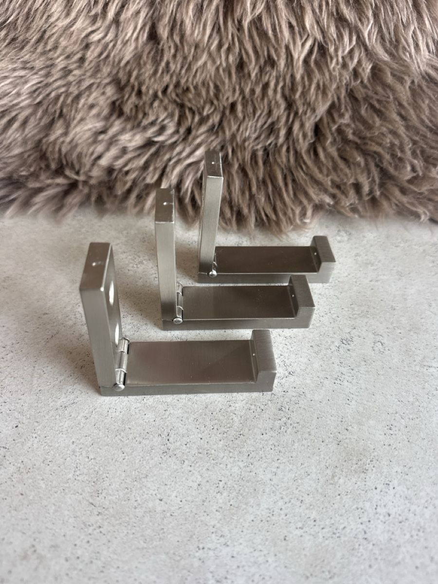 Ikea Supporti a parete: BJNUM Klappenhalter Ikea, 3 Stück – Usato da Baar venduto da Hillsboro 1