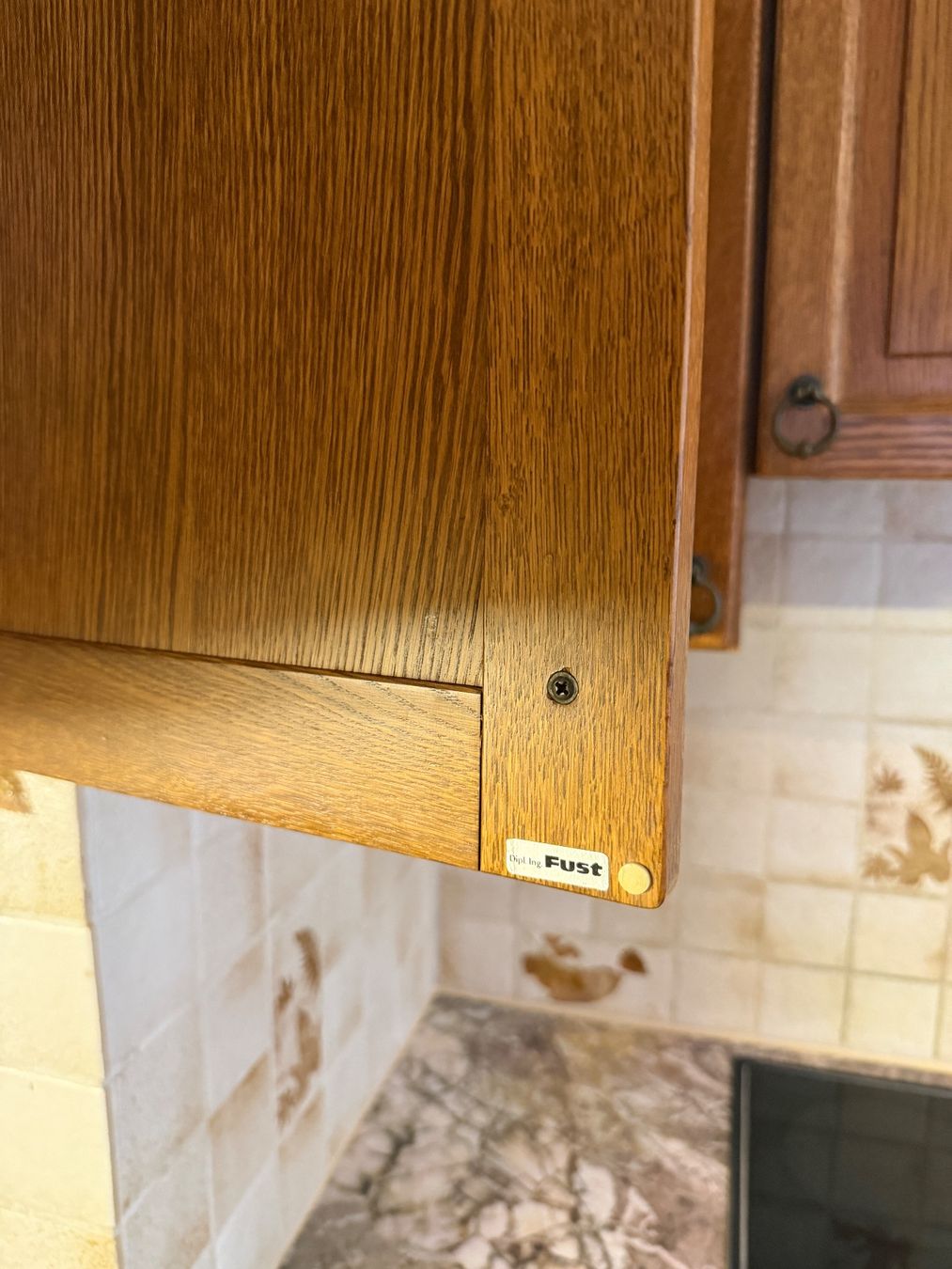 Komplettküchen: Küche mit Einbaugeräten und Holzfronten – Gebraucht aus Wiedlisbach von eni_7db8 6