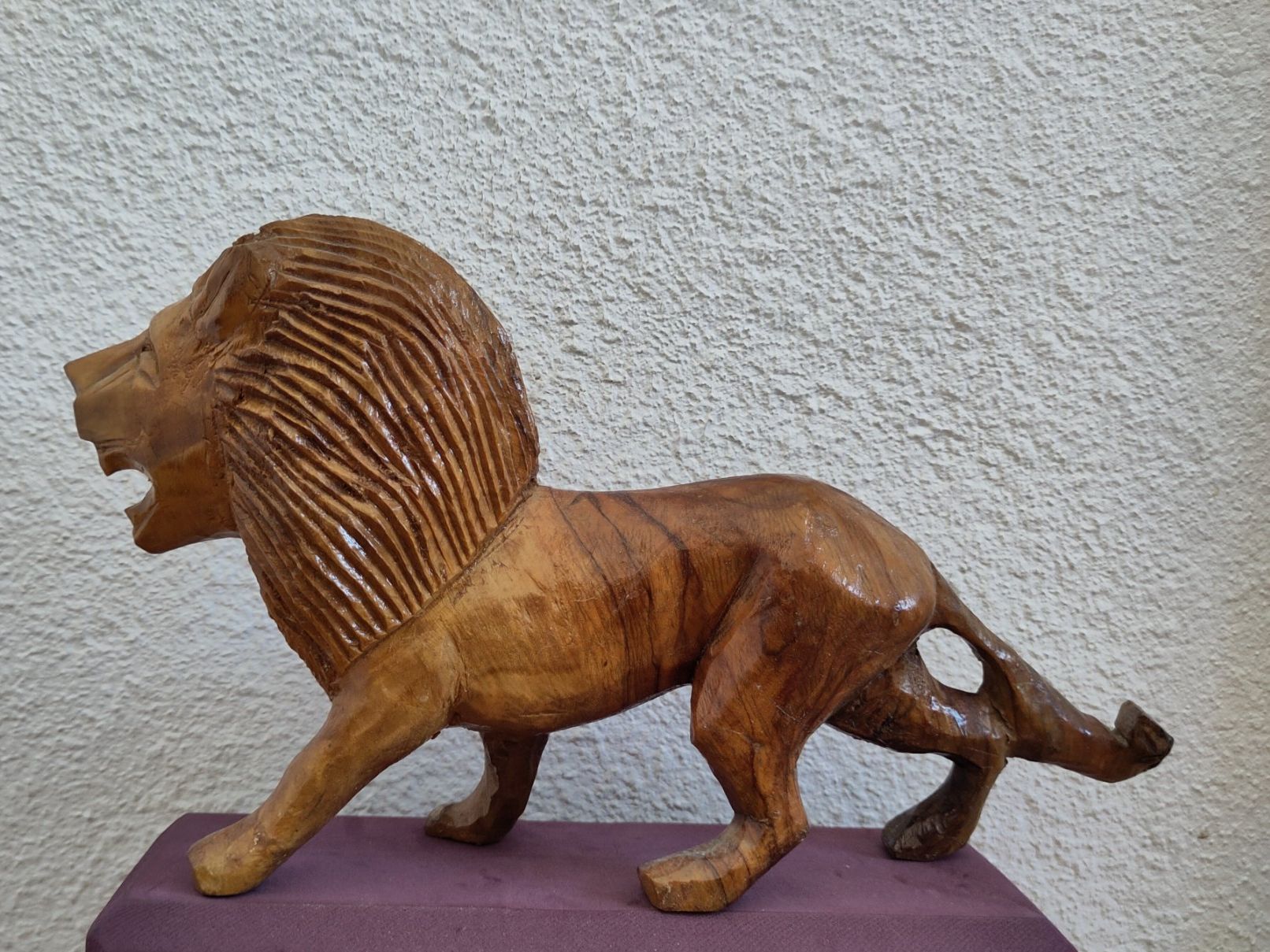 Figurines: Löwenfigur aus Holz – D'occasion à Zürich par mar_2cbd