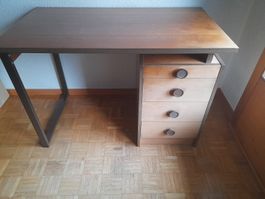Schreibtisch