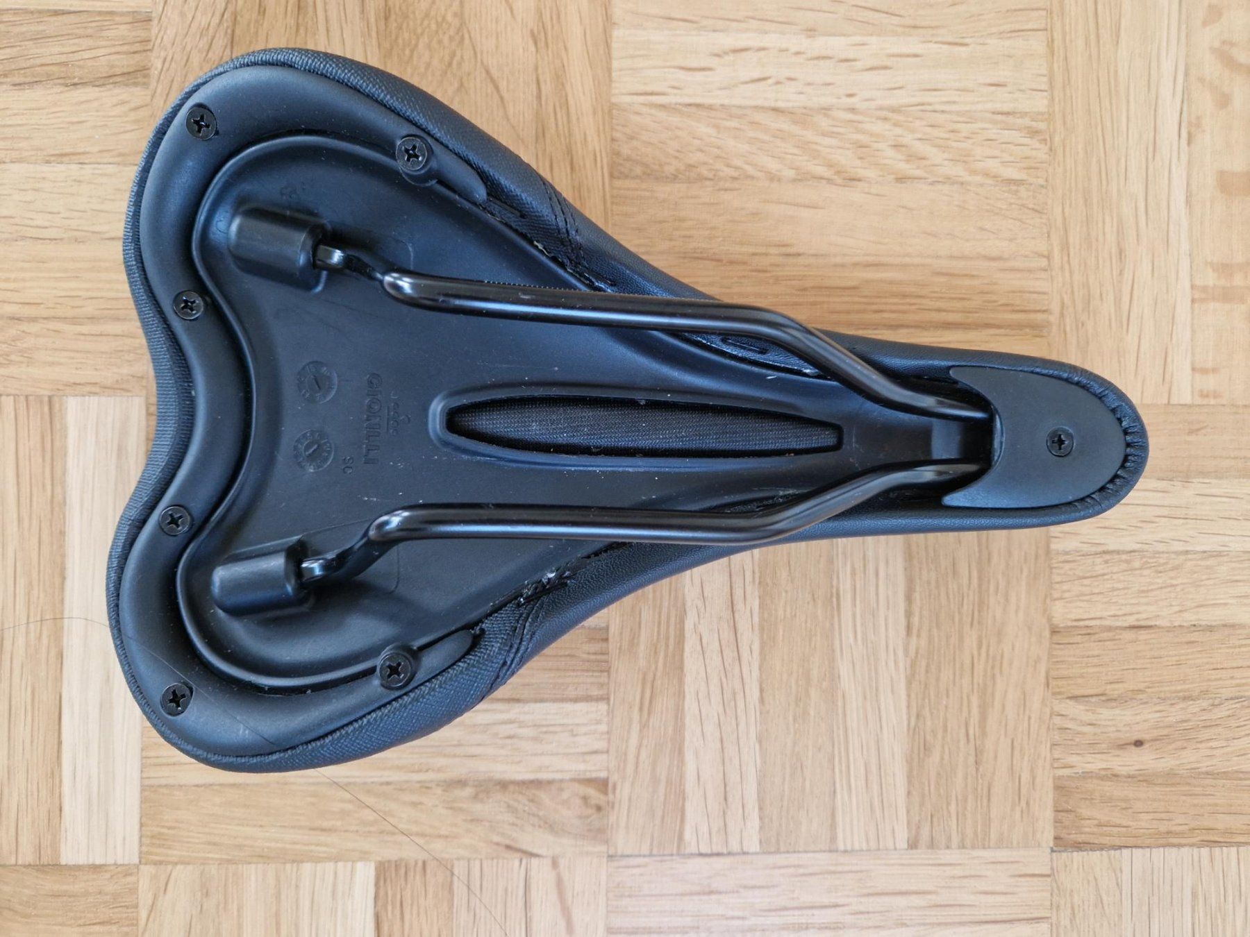 Selle & Accessori: Sattel Merida NEU schwarz – Nuovo (secondo la descrizione) da Zürich venduto da yro_qvz7 3