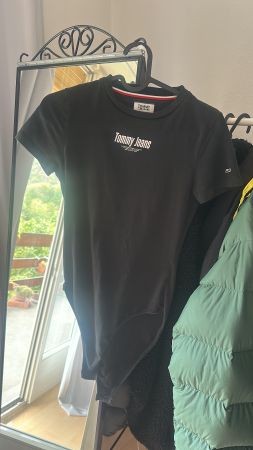 T-shirt Tommy Jeans noir taille S bon état