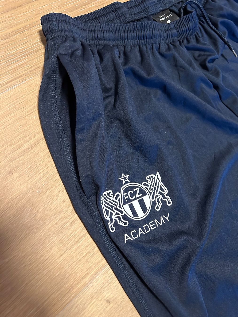 Nike Pantaloni: FCZ Hosen – Usato da Uerikon venduto da Petersli 2