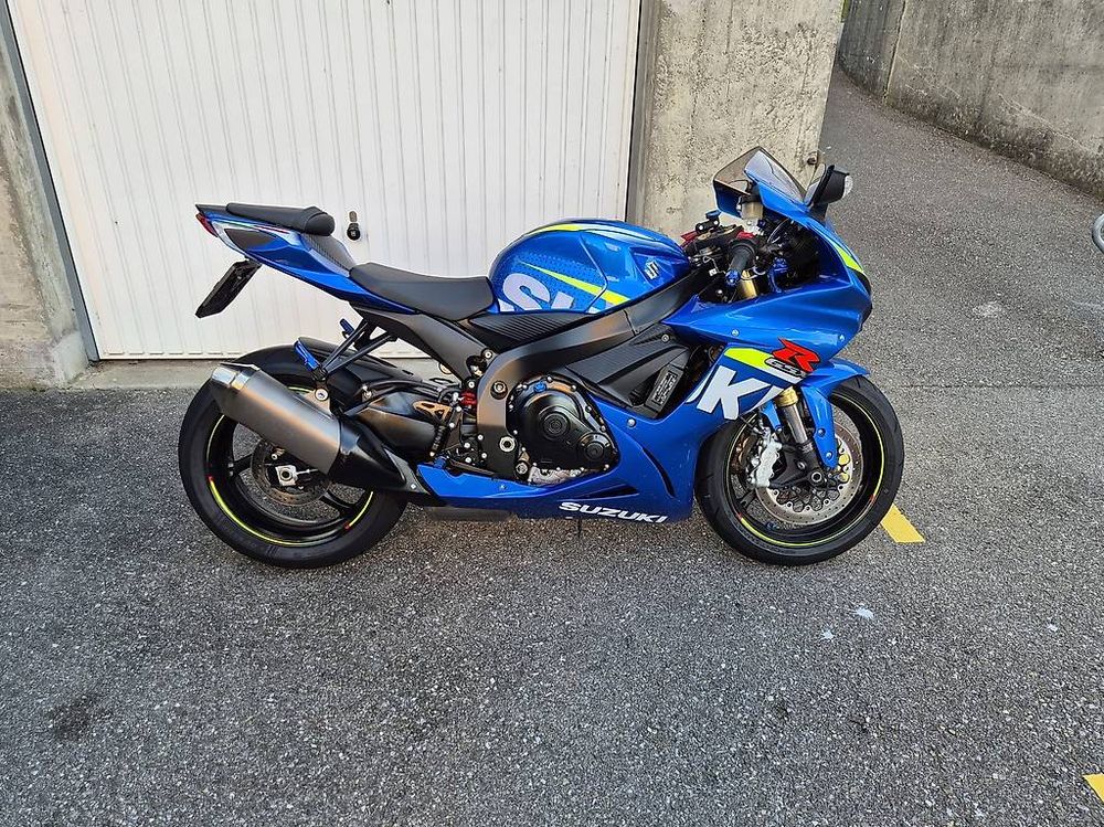 Suzuki Strada: Suzuki - Replica Moto GP gsx-r 750 – Usato da Lausanne venduto da Sylvain15