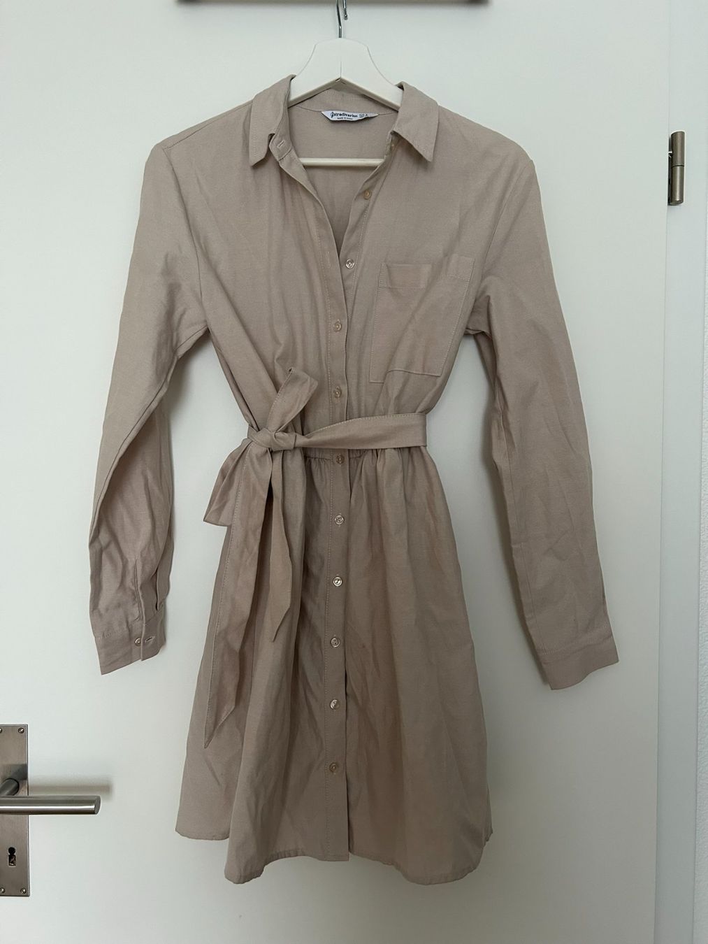 Vestiti: Beiges Hemdblusenkleid mit Bindegürtel – Nuovo (secondo la descrizione) da Blumenstein venduto da klarsicht_91