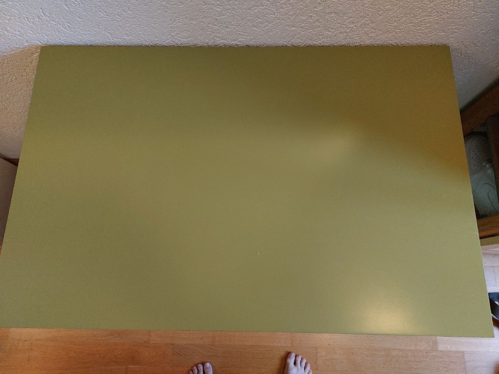 Scrivanie: Compact Computer Desk in Green with Pull-out Shelf, Used – Usato da Adliswil venduto da Jenhrt 2