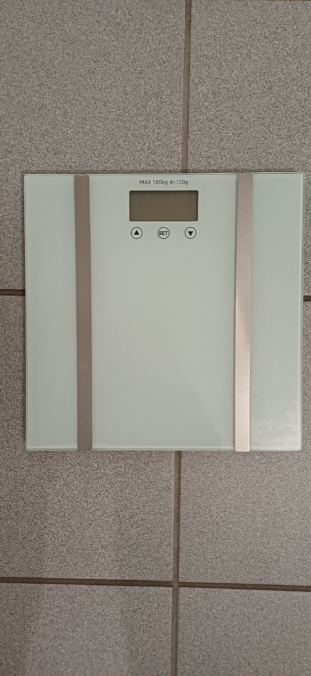 Personenwaagen: digitale Glas-Personenwaage – Gebraucht aus Wittenbach von nic_gvc6
