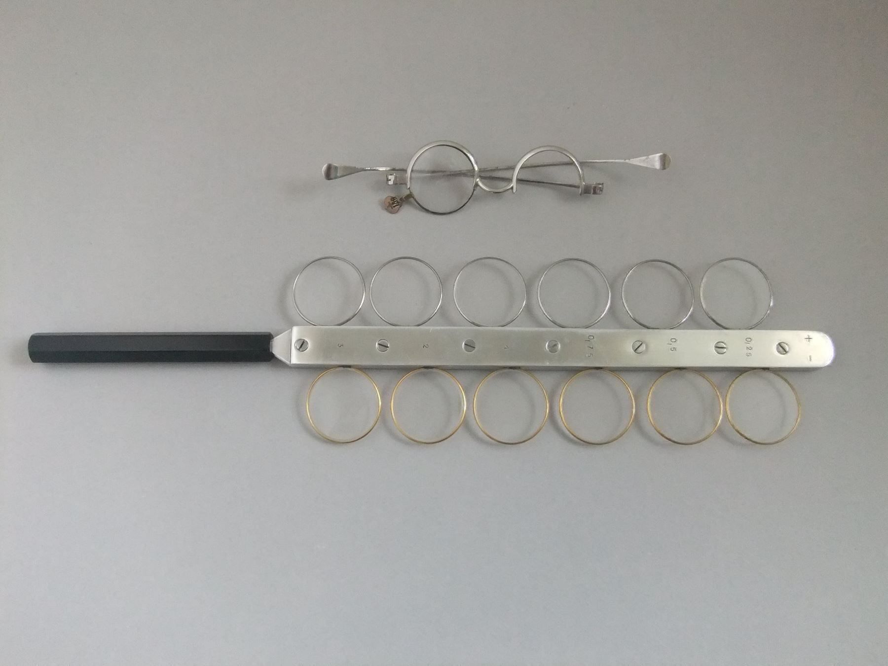 Occhiali & Lenti: Antikes Okular mit Testbrille – Usato da Esslingen venduto da eintagammeer