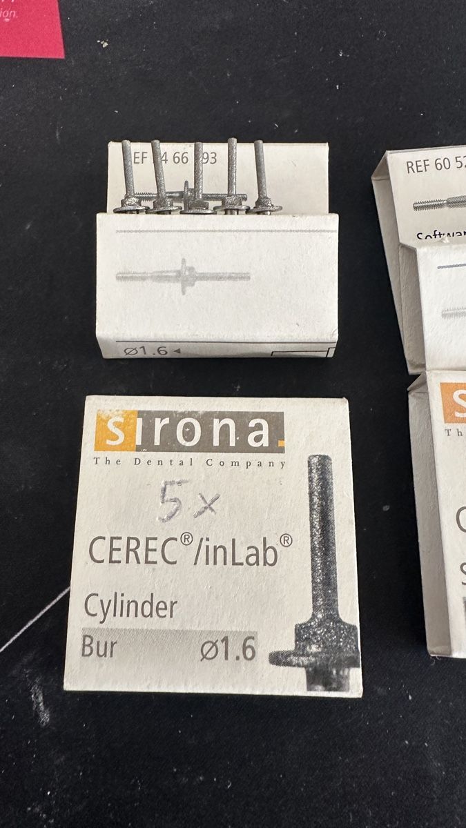 Dentsply Sirona Attrezzature mediche: fraises cerec sirona – Nuovo e nell'imballaggio originale da Morges venduto da kikique 1