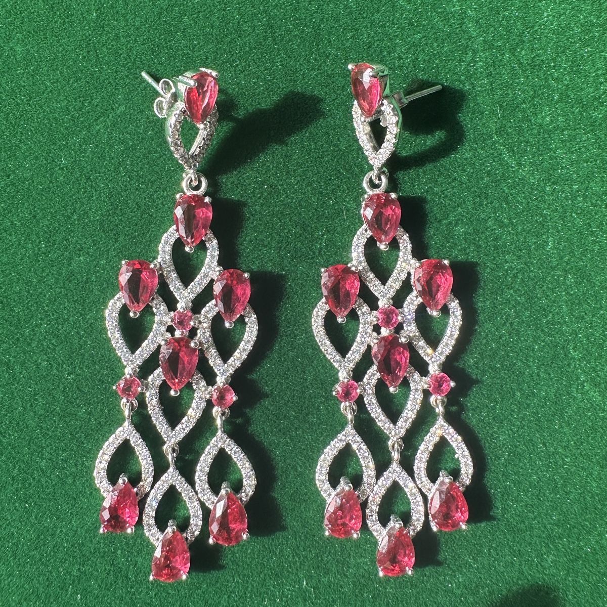Orecchini pendenti & Orecchini a lobo: Saphire earrings – Nuovo e nell'imballaggio originale da Richterswil venduto da L.Staudenmann