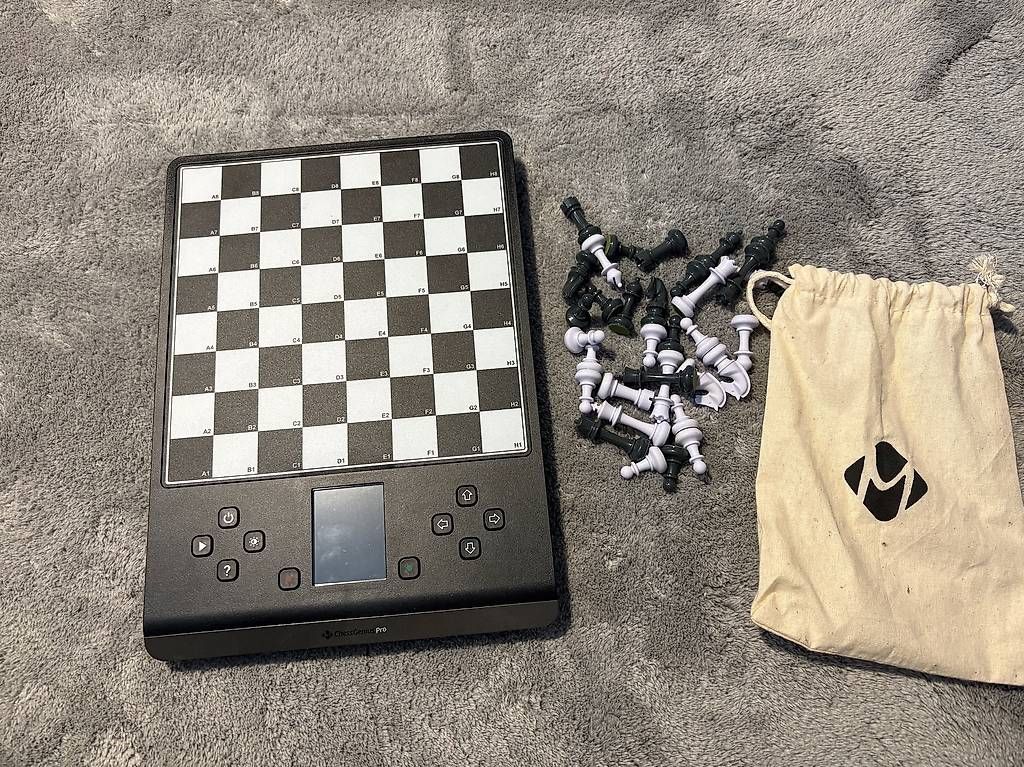 Spielzeuge: Chess Genius Pro - Schachcomputer – Gebraucht aus Liedertswil von sae01