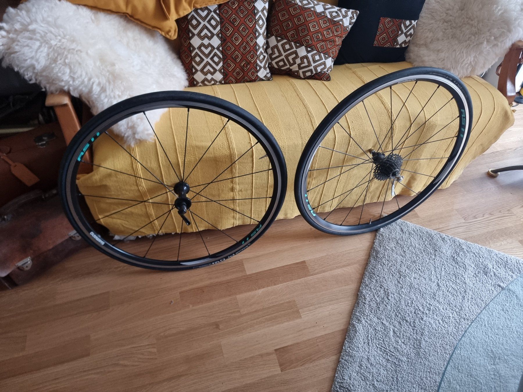 Pneus & Kompletträder: Roues – Gebraucht aus Lausanne von gdb01