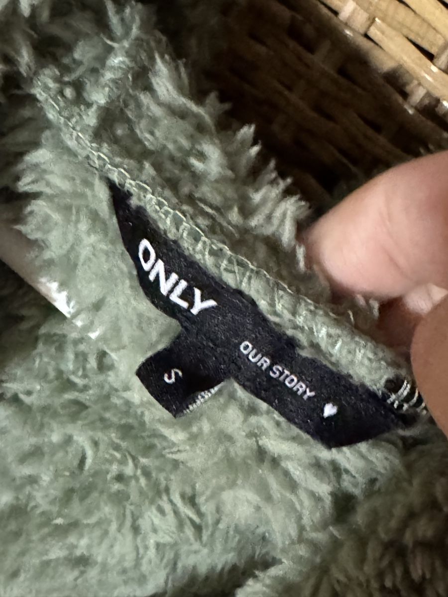 Only Vestes: Flauschjäckchen grün – Neuf (Voir description) à Liestal par Jessivanaxx_ 1