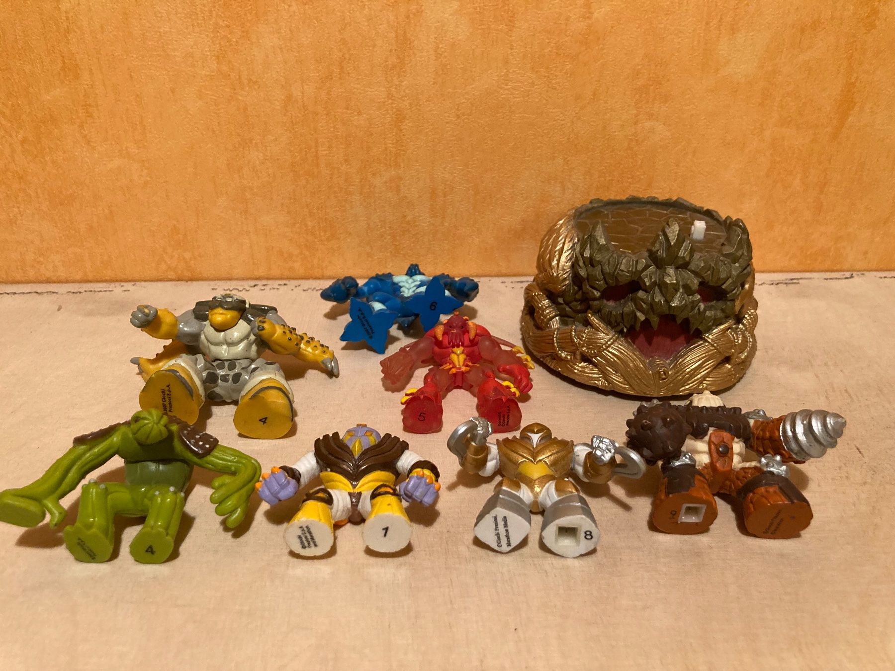 Figuren: Lot de 7 figurines "Gormiti" et 1 support. – Gebraucht aus Belmont-sur-Yverdon von Manu1112 4