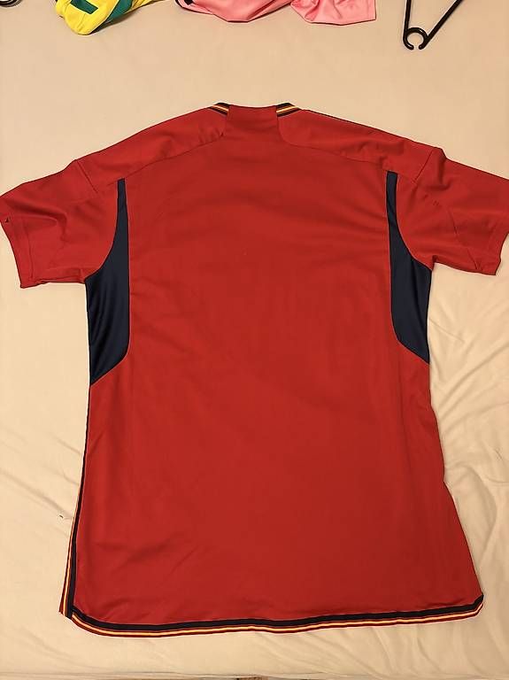 Adidas Leibchen & Hosen: Original Spanien Heim Trikot Grösse L – Gebraucht aus Rufi von Selina1534 1