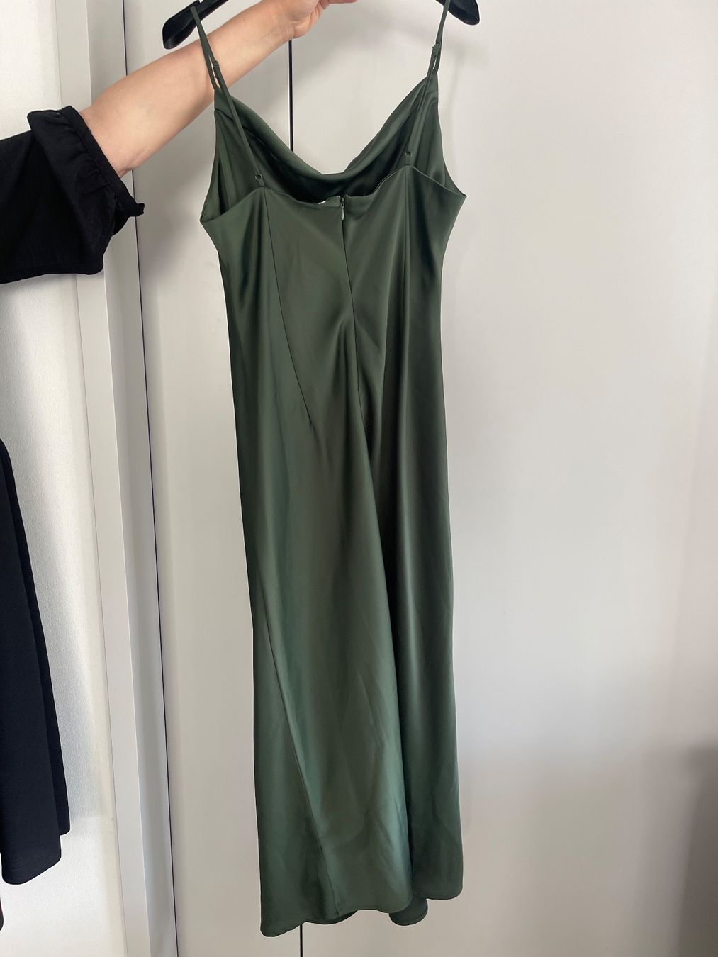 Urban Outfitters Vestiti: Kleid / Abendkleid, Satinoptik, Wasserfallkleid – Usato da Zürich venduto da lms_kt79 1