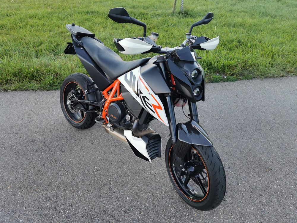 Ktm duke deals 690 r 2011