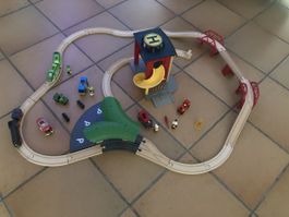 Großes Brio-Sortiment mit Feuerwehr und S-Bahnstation
