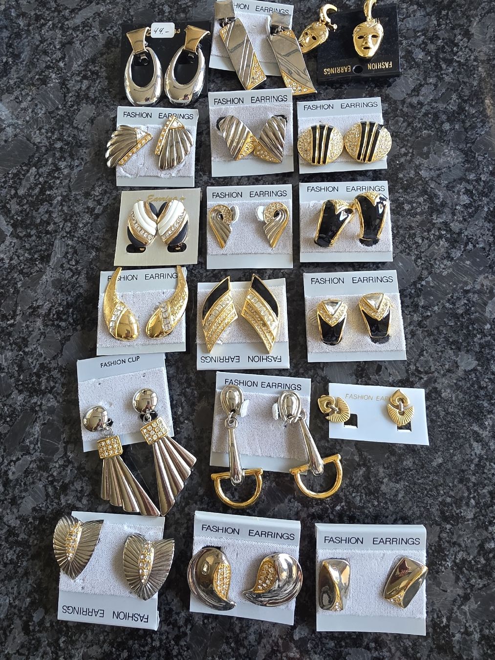 Orecchini pendenti & Orecchini a lobo: 0hrclips Modeschmuck – Nuovo e nell'imballaggio originale da Winterthur venduto da Guettinger01