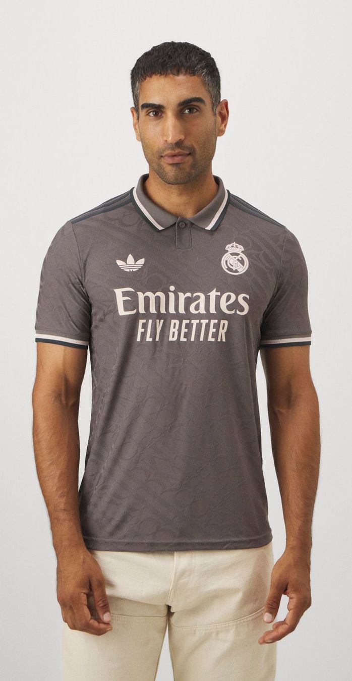 Adidas Canottiere & Pantaloni: Real Madrid Ausweichtrikot Authentic 160.-!! – Nuovo e nell'imballaggio originale da Miège venduto da CoinExpert1902