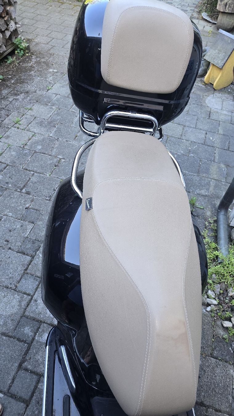 Vespa Alle Rollerersatzteile: Vespa 300 Gts 2017 Sattel Beige – Gebraucht aus Niederwangen BE von Zimmo72 2
