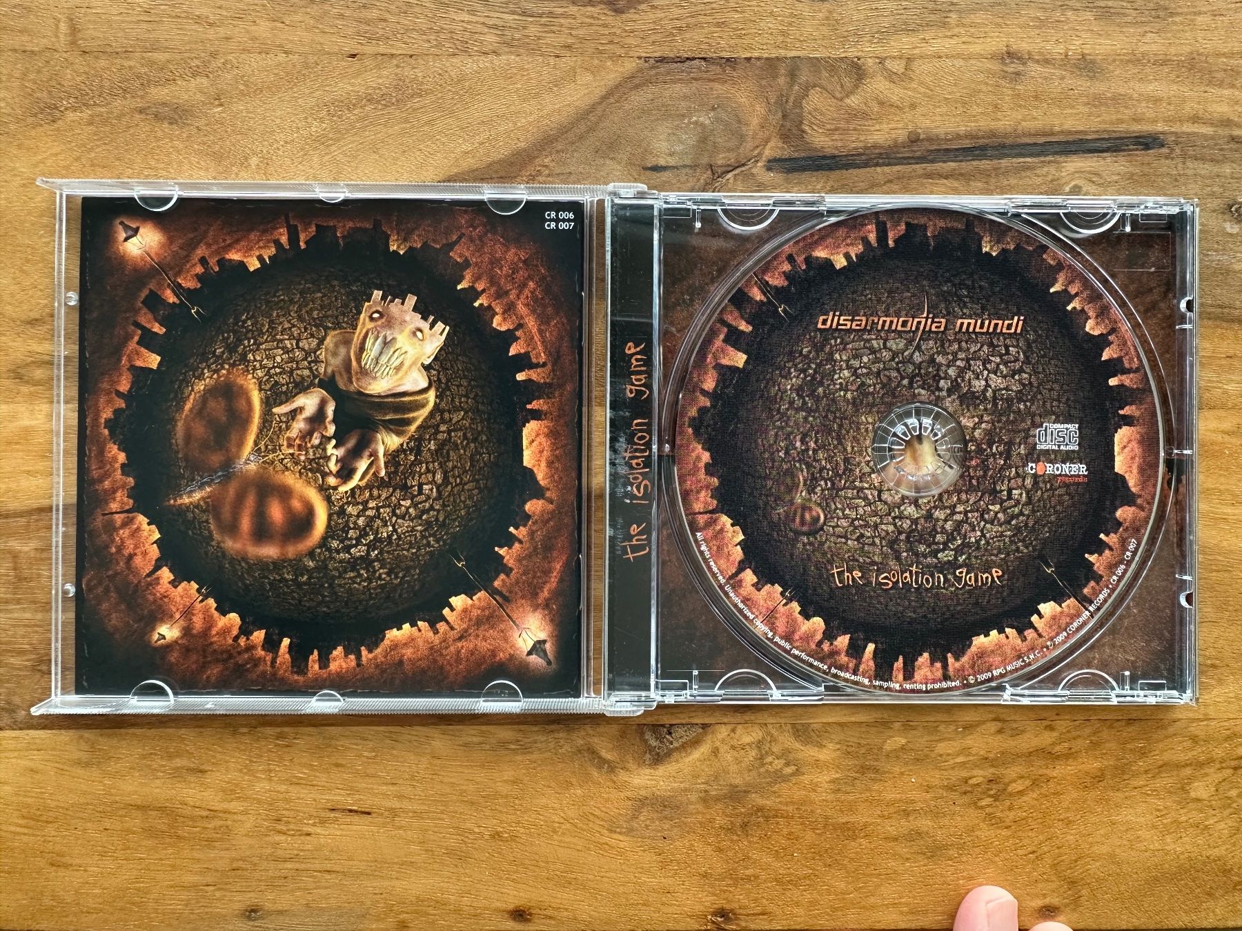 CD: Disarmonia Mundi - The Isolation Game – Usato da Horgen venduto da flyingpenguin2000 1