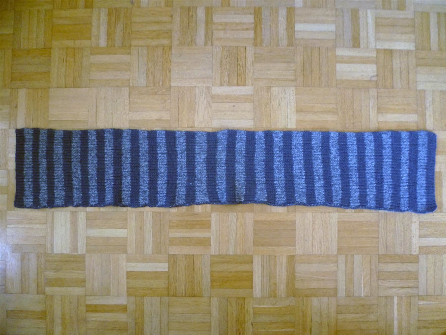 Foulard & Sciarpe: Halstuch handgestrickt – Usato da Aarau venduto da Rdodger 1
