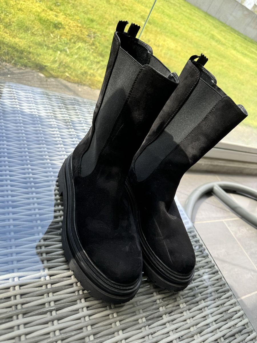 Dosenbach Damenschuhe: Schwarze Chelsea Boots Gr. 38 – Gebraucht aus Olten von bir_k96n 2