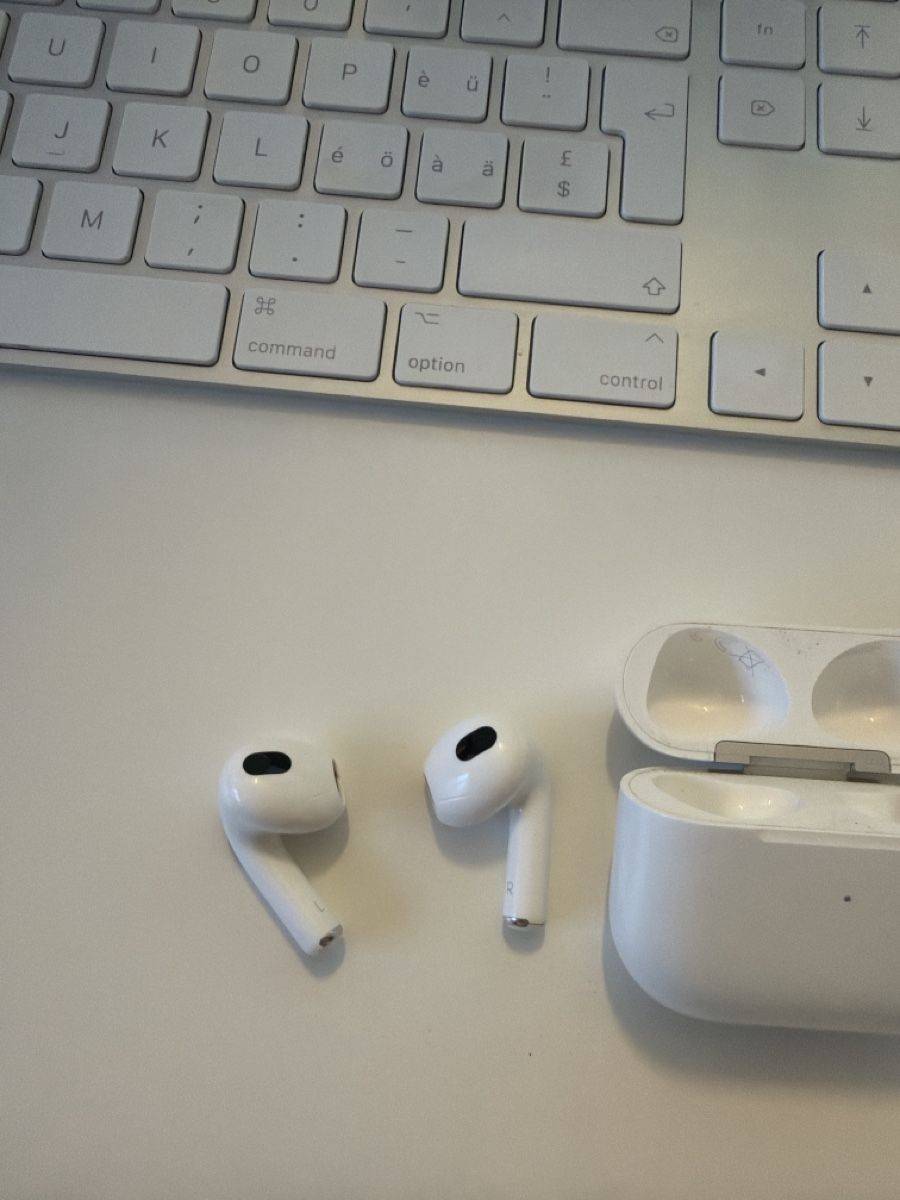 Apple Cuffie: Airpods 3 Wireless Magsafe Ladecase – Usato da Dornach venduto da John.999 2