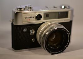 Yashica Lynx 5000E
