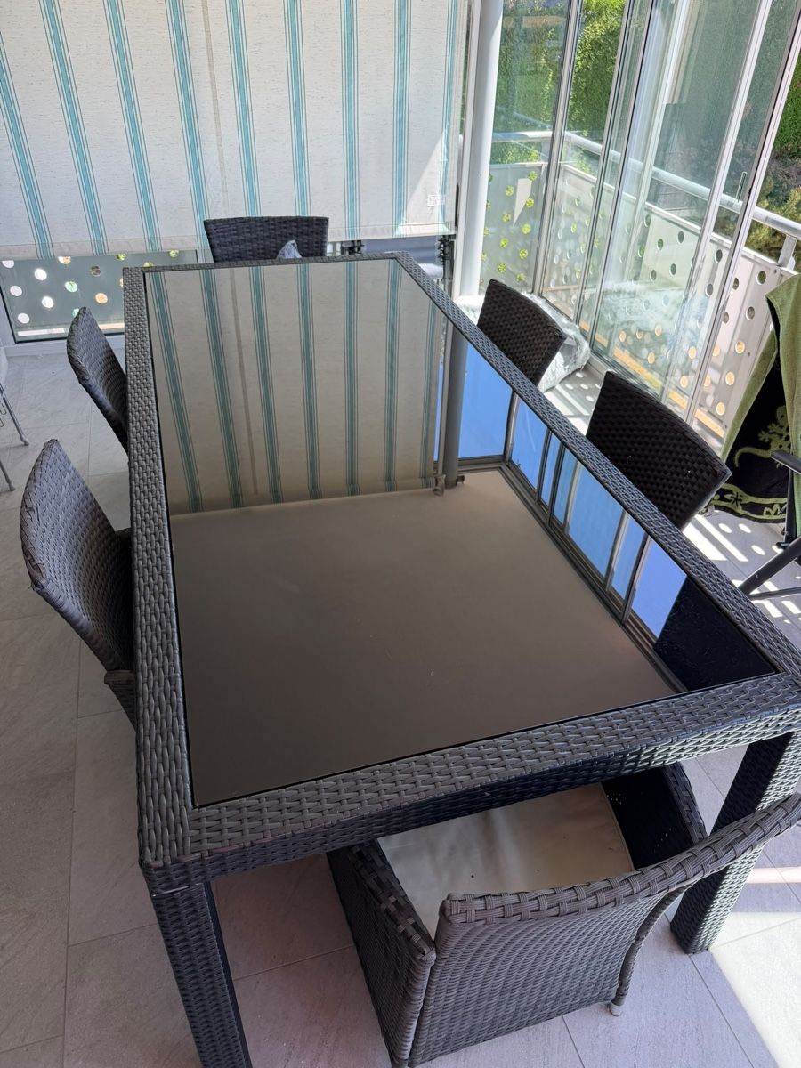 Set de table et chaises: Gartentisch Polyrattan mit Glaseinsatz und 4 Stühlen – D'occasion à Bettwil par Martin304