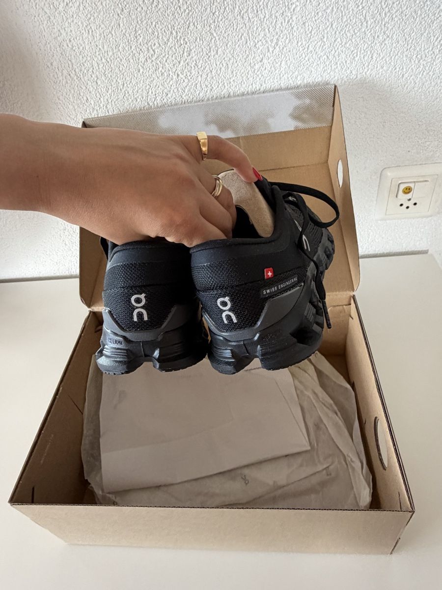 On Scarpe da uomo: On Running Women Cloud X4 – Nuovo e nell'imballaggio originale da Wallisellen venduto da Selin_Achermann 3