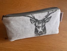 Handmade Täschchen Hirsch – Reissverschluss Oliv