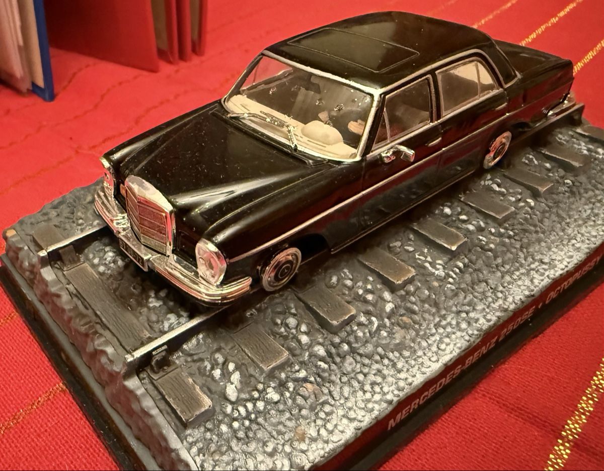 Mercedes-Benz Modellautos: Mercedes 250 SE/w108/1:43, neuwertig – Gebraucht aus hunzenschwil von Oldipark