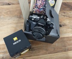 Nikon Zf Vollformat-Kamera + SmallRig L-Shape + Z 40mm 2 SE