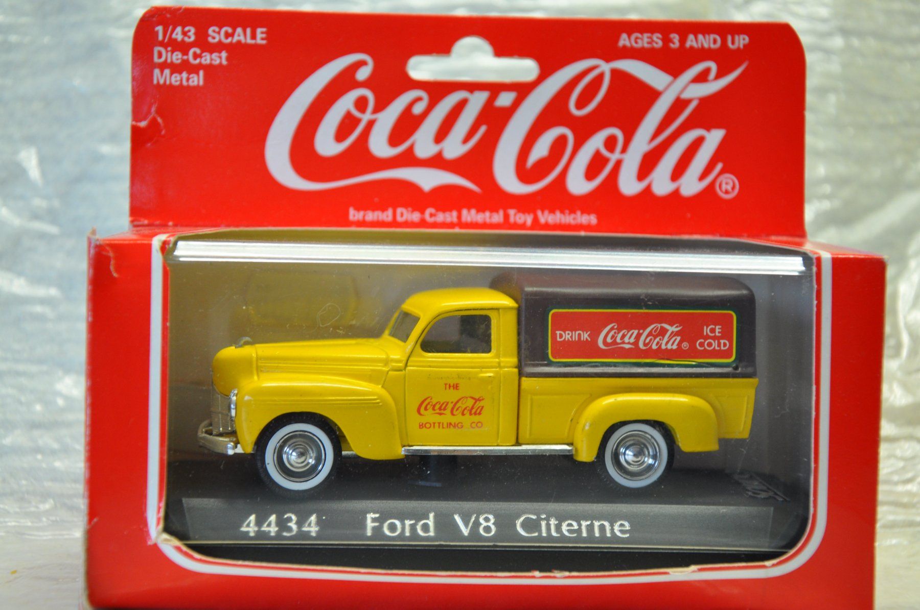 Ford Modellini d'auto: Ford Coca-Cola – Nuovo e nell'imballaggio originale da Ebnat-Kappel venduto da Aallerlei