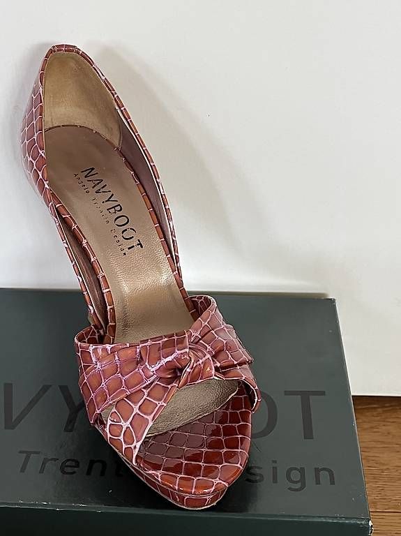 Scarpe da donna: Rosa Lackleder Sandaletten – Usato da Mittelhäusern venduto da cgrandi 4