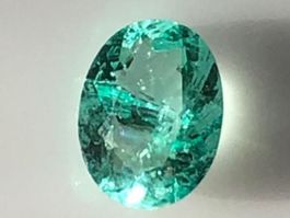 SMARAGD  vivid bläullich/grün  oval  0.91cts   Ural-Sibirien