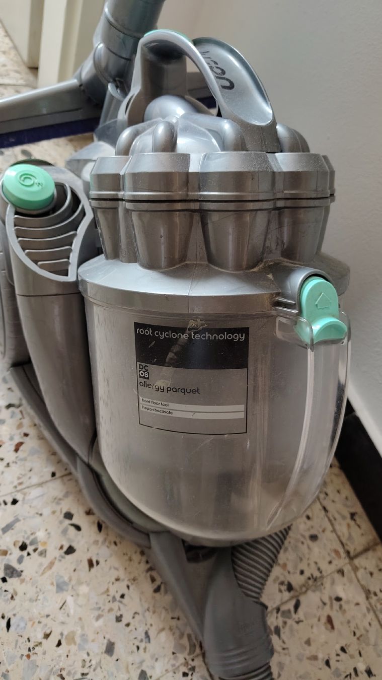 Dyson Staubsauger & Zubehör: Dyson DC08 Vacuum cleaner - used – Gebraucht aus Mendrisio von Matteo.Rothenberger 1