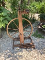 schönes altes Spinnrad