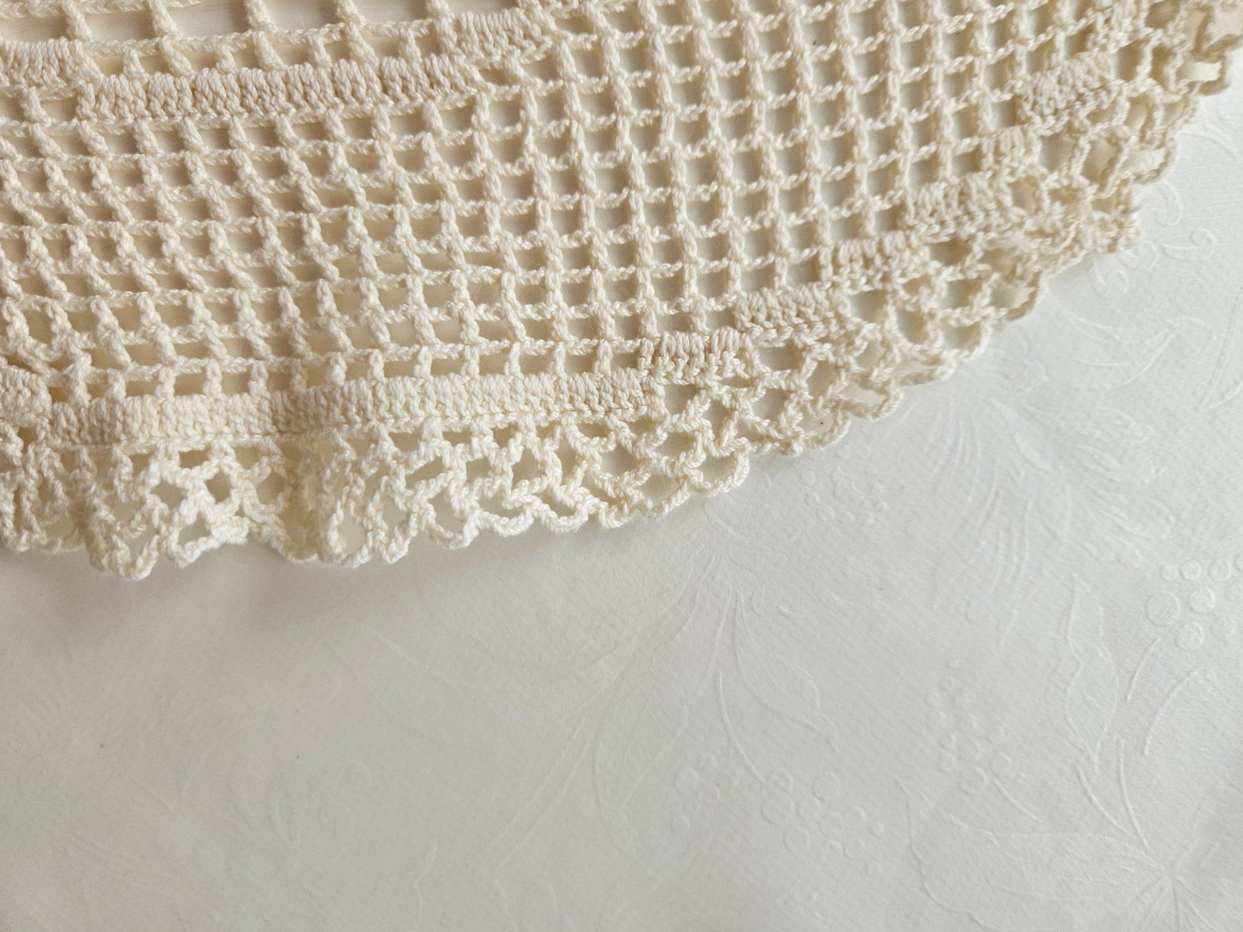 Altra biancheria da tavola: Spitzendeckchen Spitzendeckeli Tischdecke 68cm Shabby Chic – Usato da Gossau ZH venduto da LeoniesDeko 1
